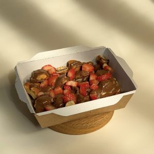 Вафля с клубникой и нутеллой