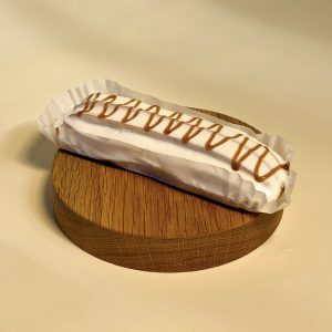 Эклер с заварным кремом